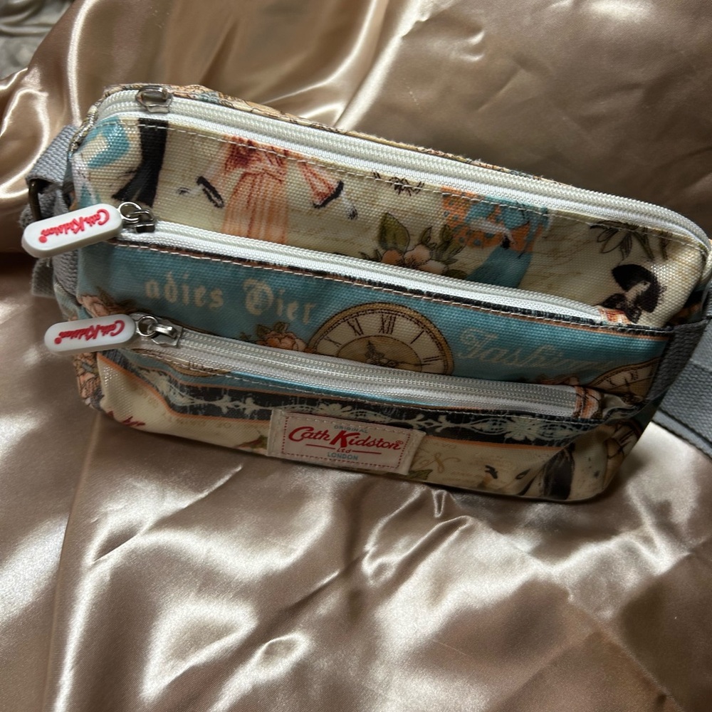 Cath Kidston “Vintage Paris” Crossbody Purse – Triple Pocket Design 6x11 in - Picture 2 of 7